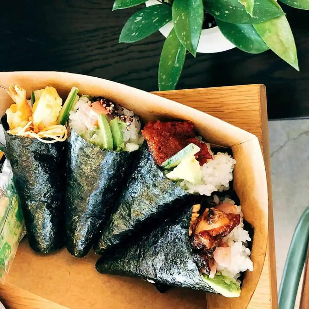 sushi hand roll