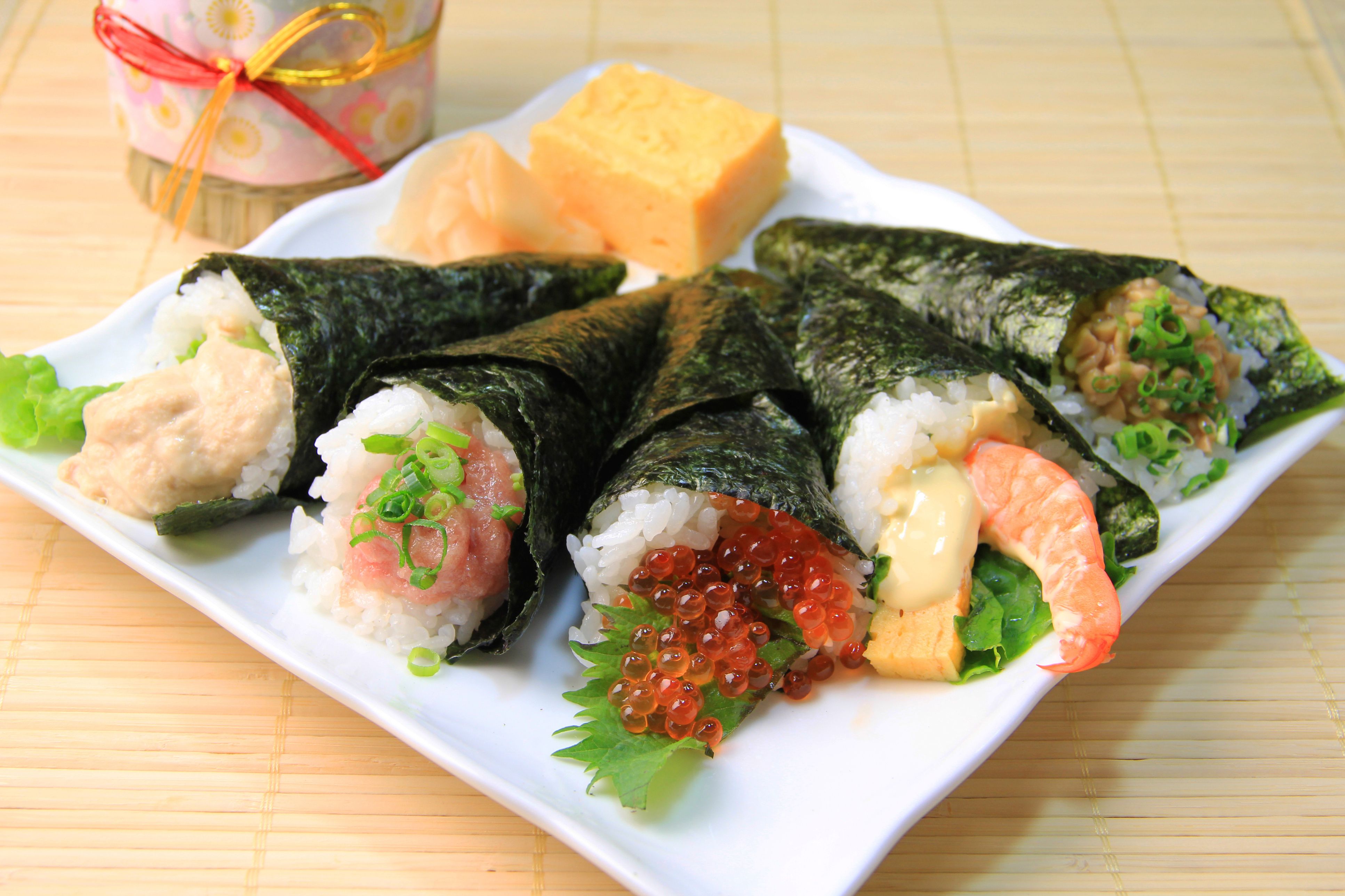 sushi hand roll