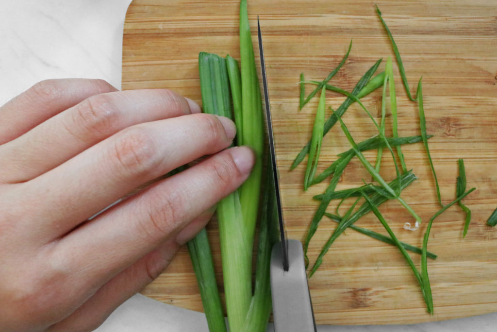 how to cut green onions