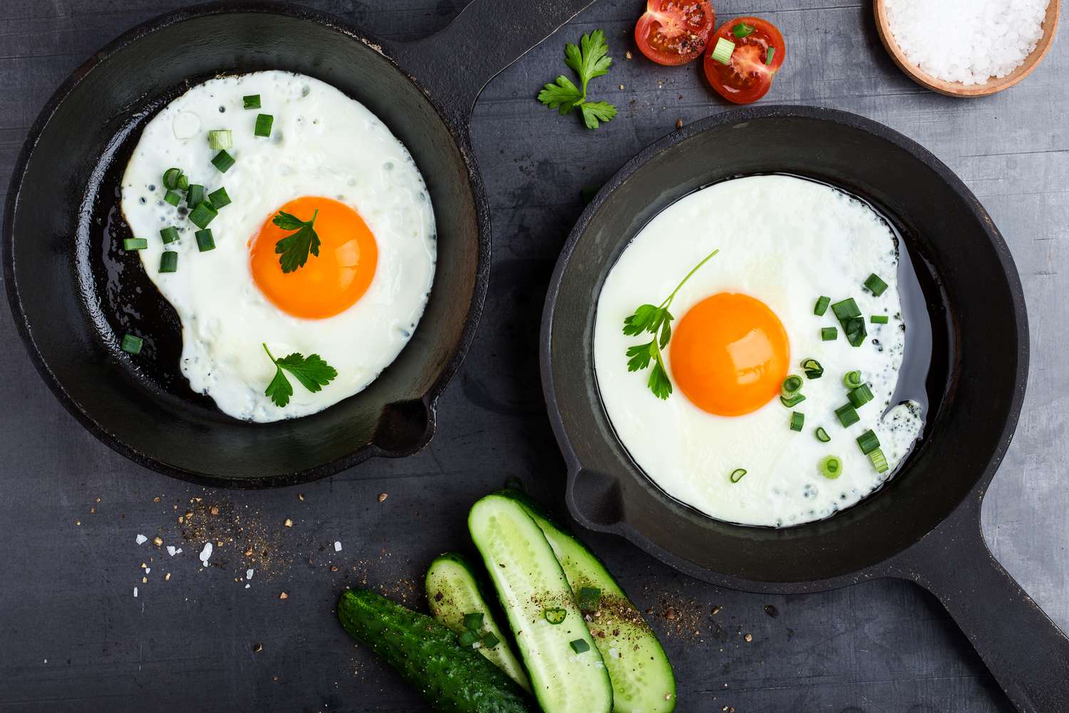 carbon steel pan vs cast iron