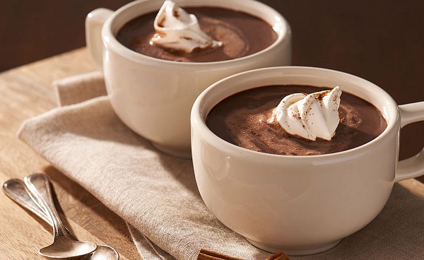 does hot chocolate have caffeine