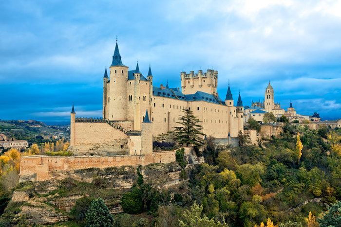 which country has approximately one castle per every 100 square miles?