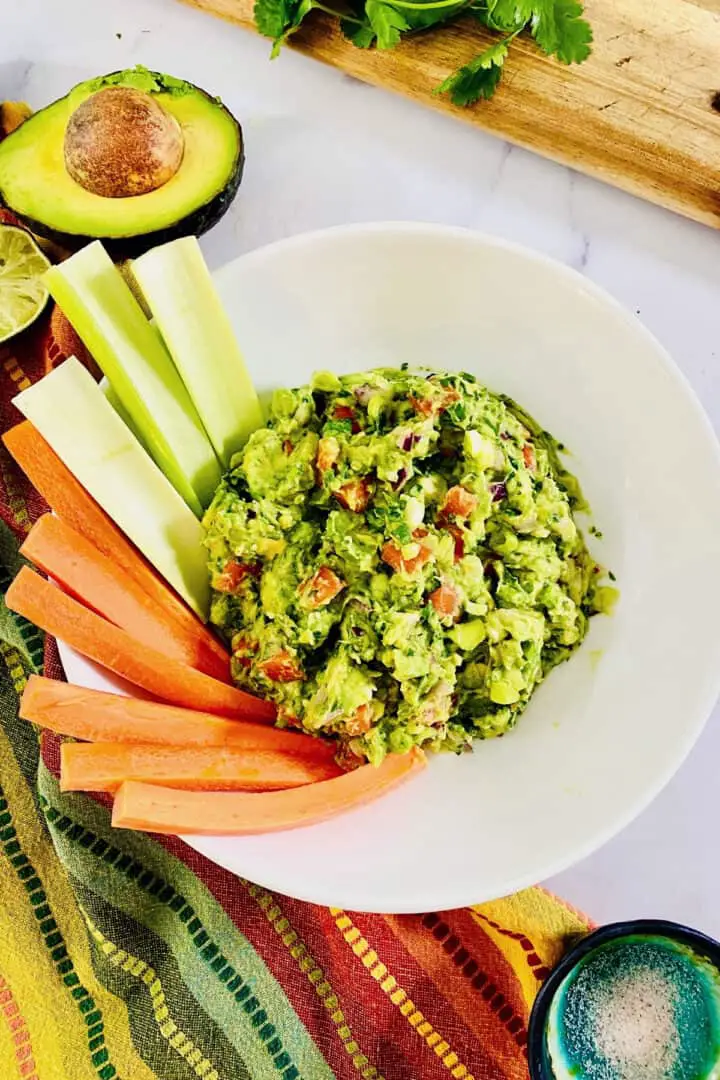 what to eat guacamole with